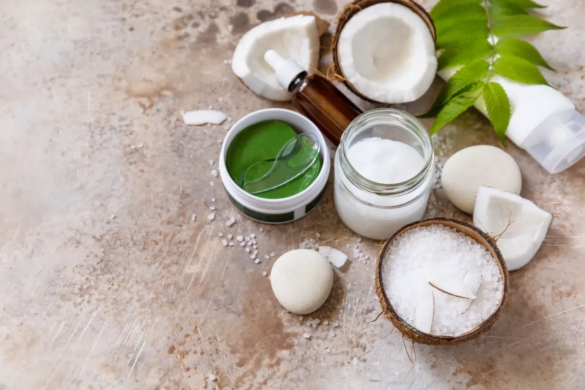 Cosmética natural de coco: aceite y sal marina